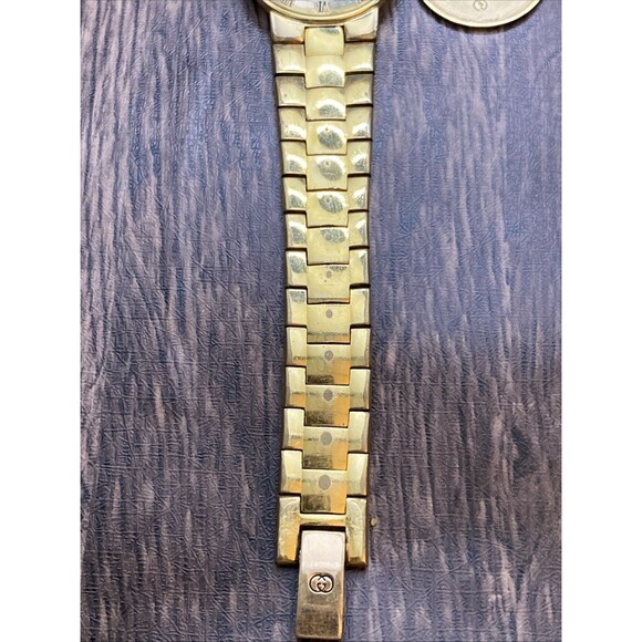 Vintage Gucci Gold Ladies Watch With Black Dial Working New Battery main image 8